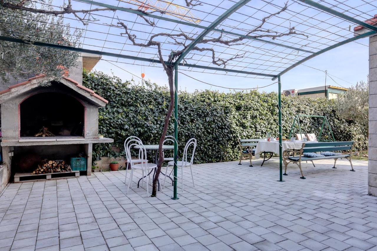 Charming Carmen Apartment Kastela Exterior photo